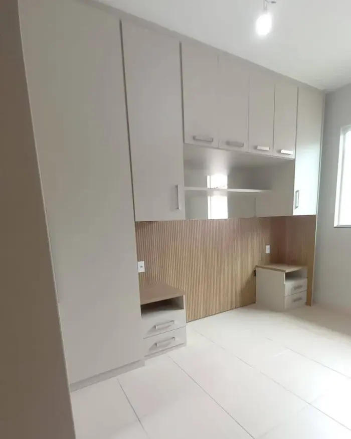 Guarda-roupa planejado com cama embutida e nicho de estudo, projeto Silva Lima Planejados em Santa Luzia